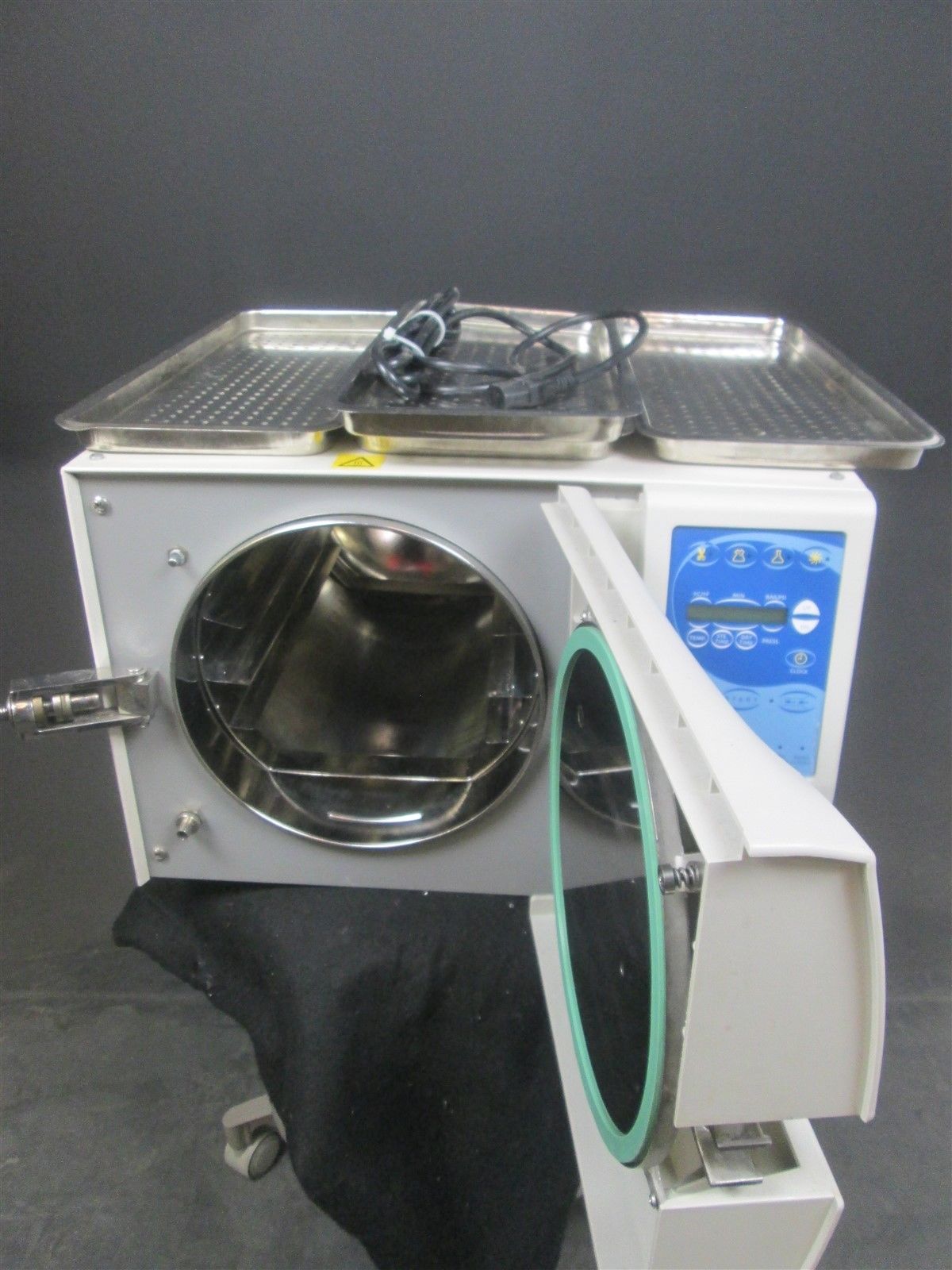 REMANUFACTURED (UNDER 50 CYCLES) Tuttnauer EZ10 Automatic Autoclave